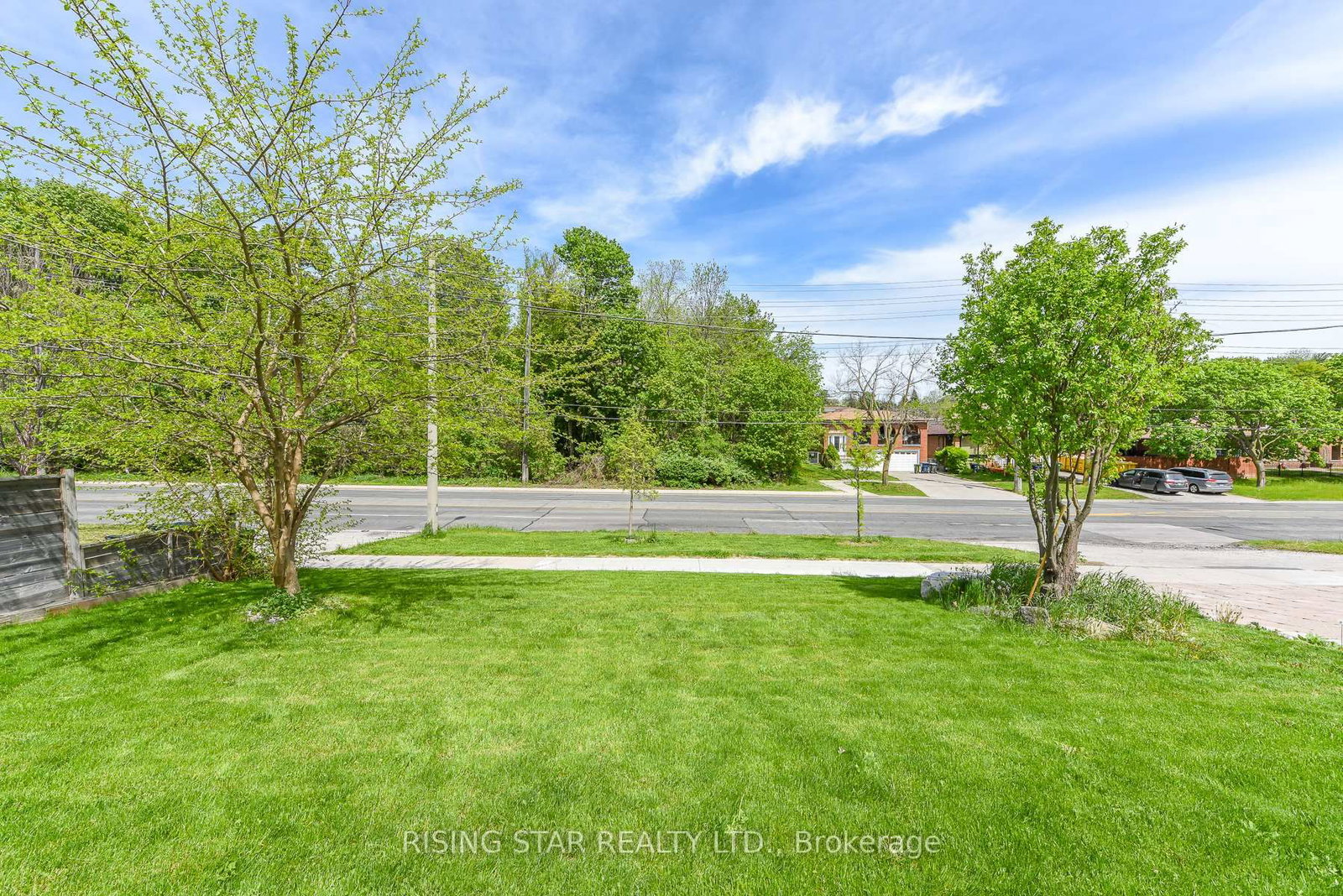 2562 Islington Ave Avenue W • Toronto, ON photo 4