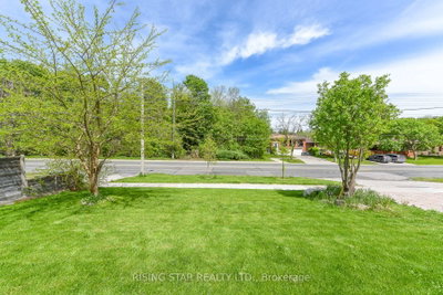 2562 Islington Ave Avenue W • Toronto, ON photo 4