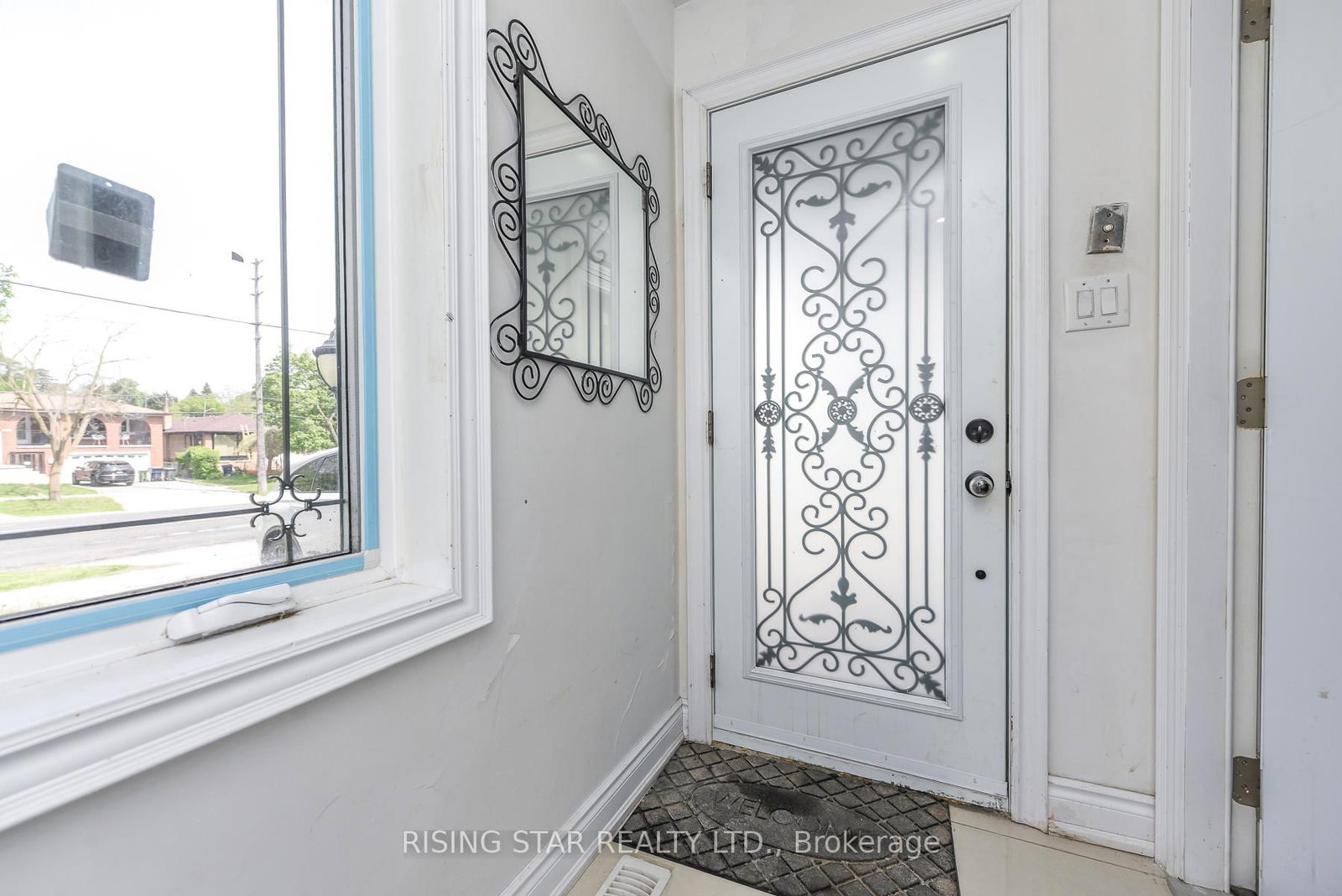 2562 Islington Ave Avenue W • Toronto, ON photo 40