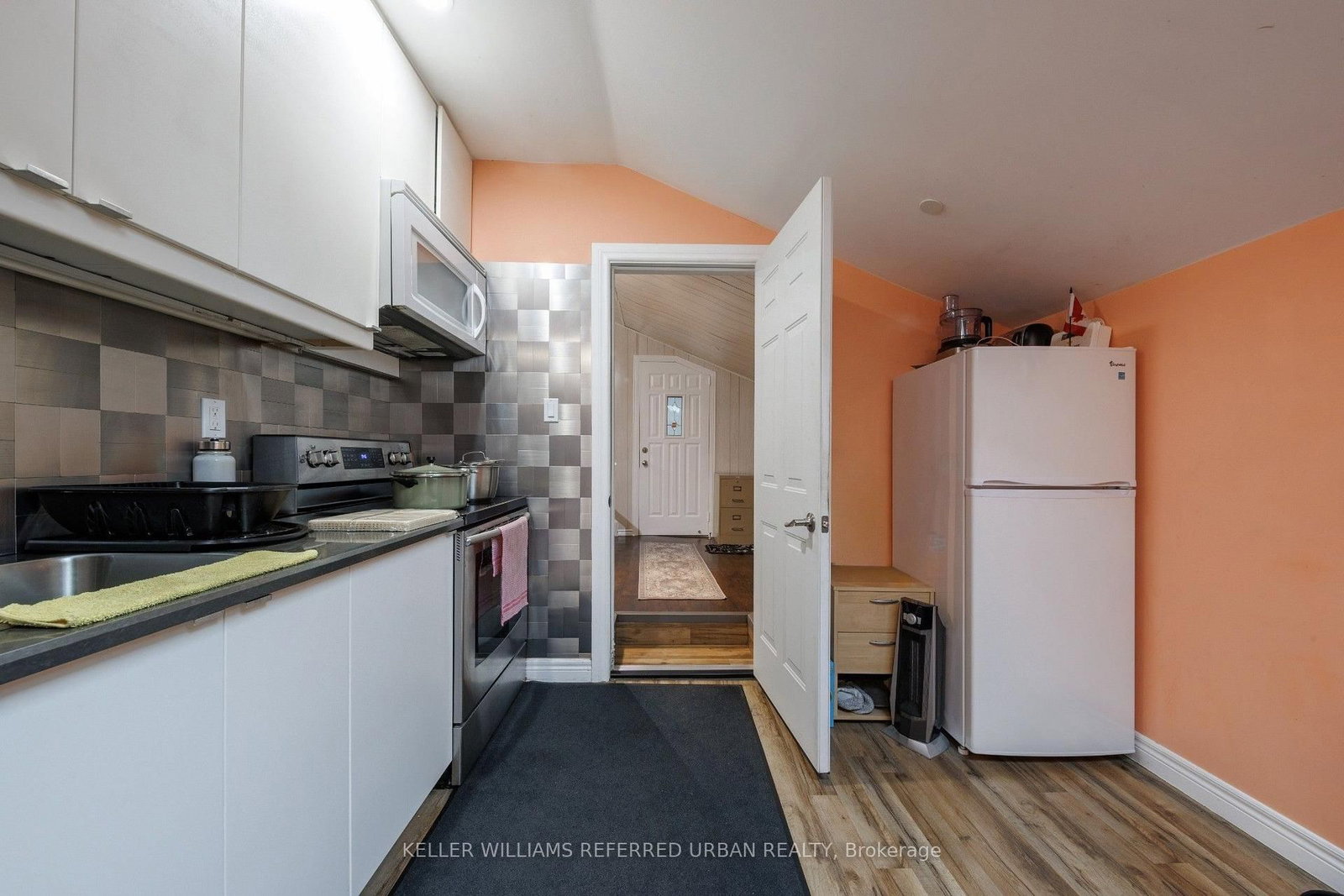 6 Elmhurst Drive • Toronto, ON photo 38