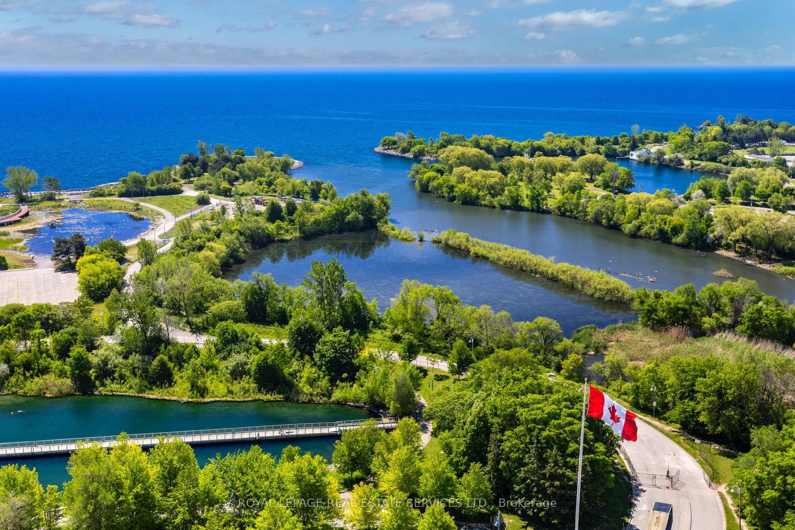 30 Shore Breeze Drive • #2019 • Toronto, ON photo 11