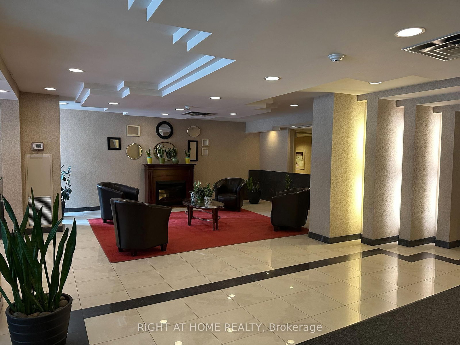 300 Webb Mississauga,ON L5B 3W3 — Photo 4