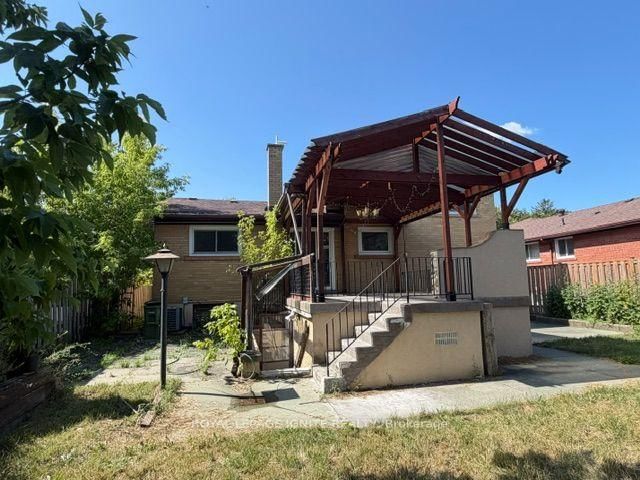 11 Fulwell Crescent • Toronto, ON photo 37