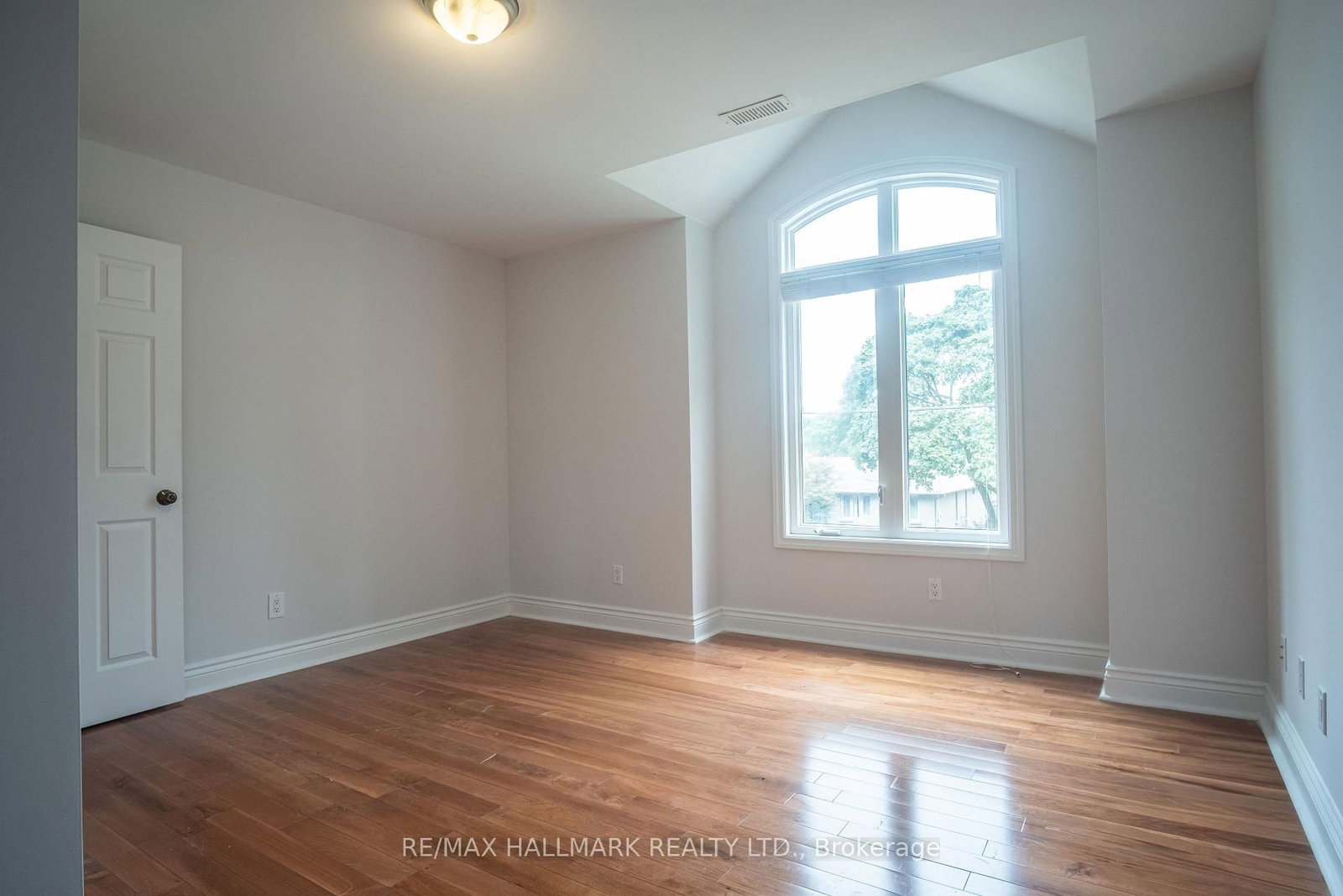 6 Griggsden Avenue • Toronto, ON photo 10
