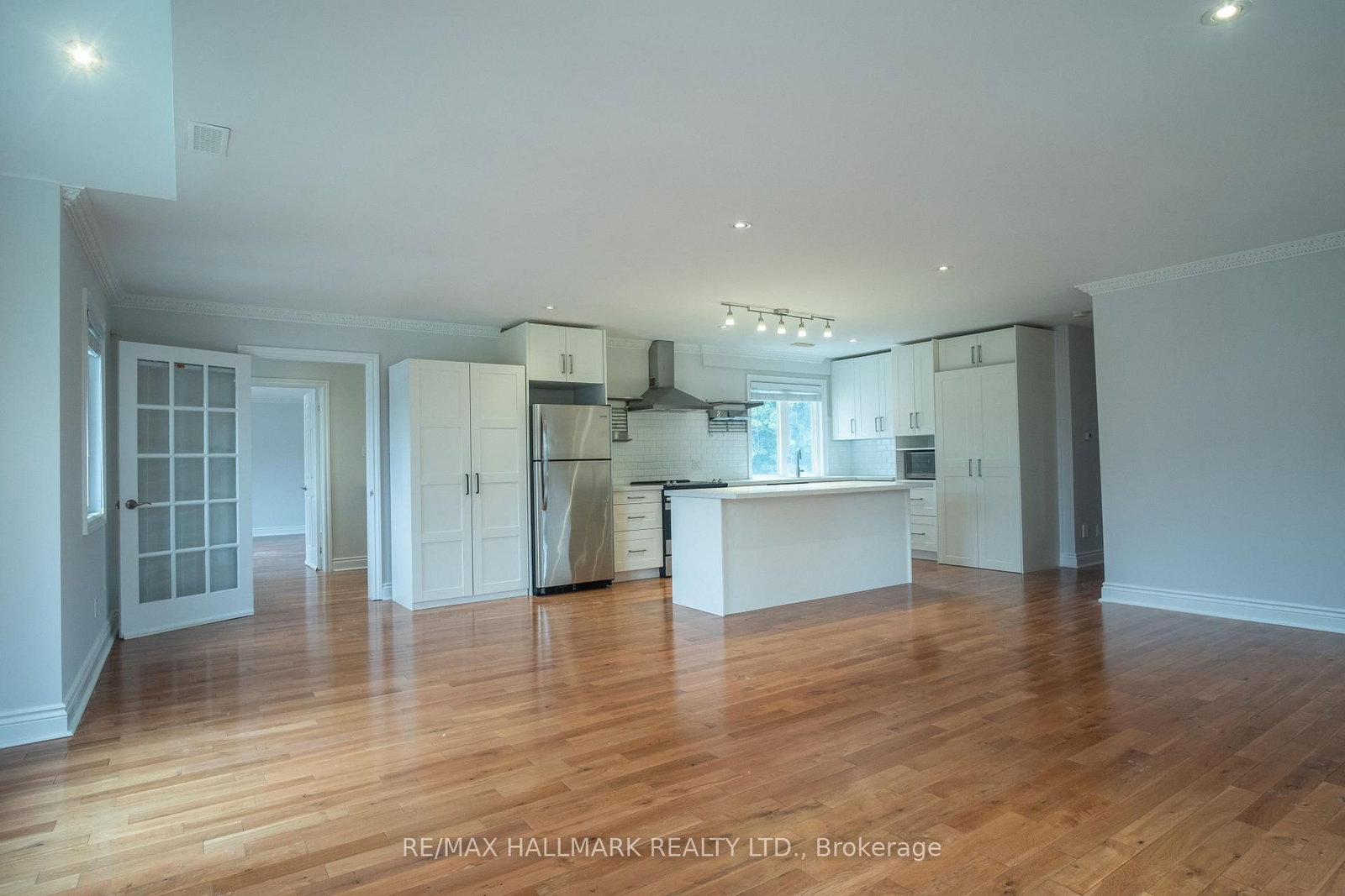 6 Griggsden Avenue • Toronto, ON photo 6
