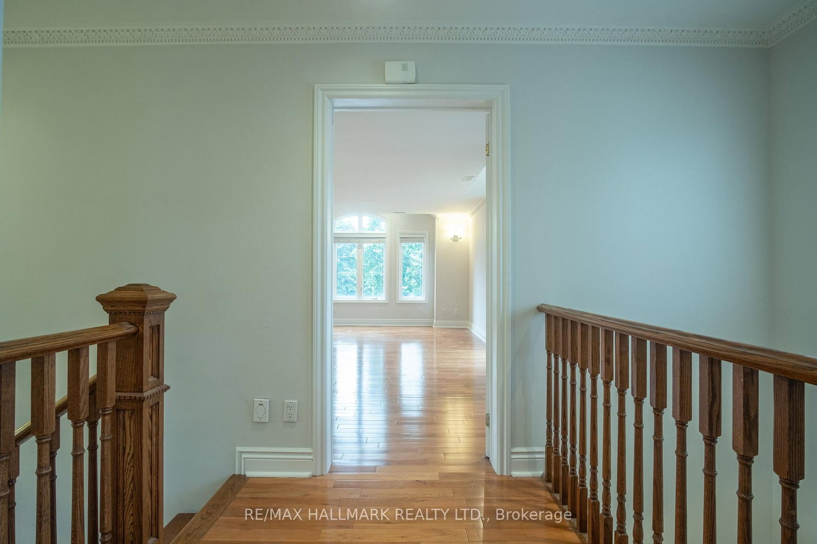 6 Griggsden Avenue • Toronto, ON photo 8