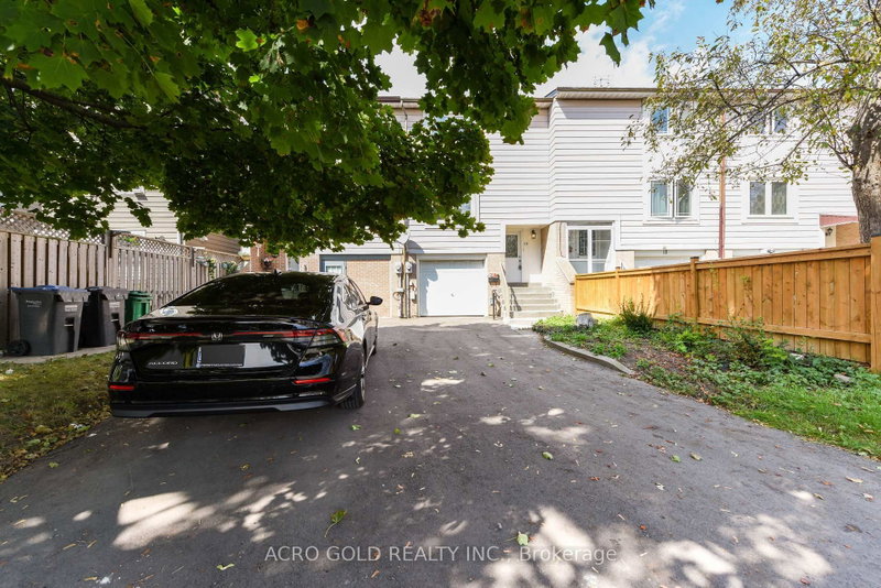 19 Hoskins Square