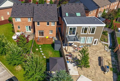 5578 Waterwind Crescent • Mississauga, ON photo 5