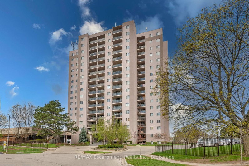 310 - 975 Warwick Court