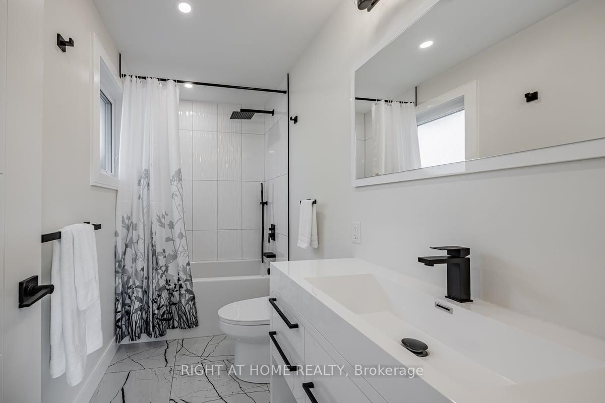 690 Hillman Cres, Mississauga, view 11