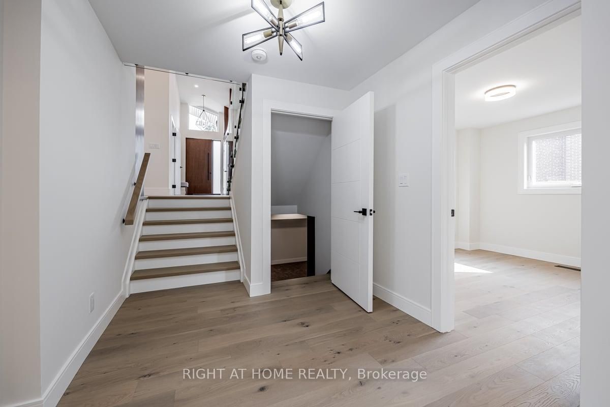 690 Hillman Cres, Mississauga, view 15