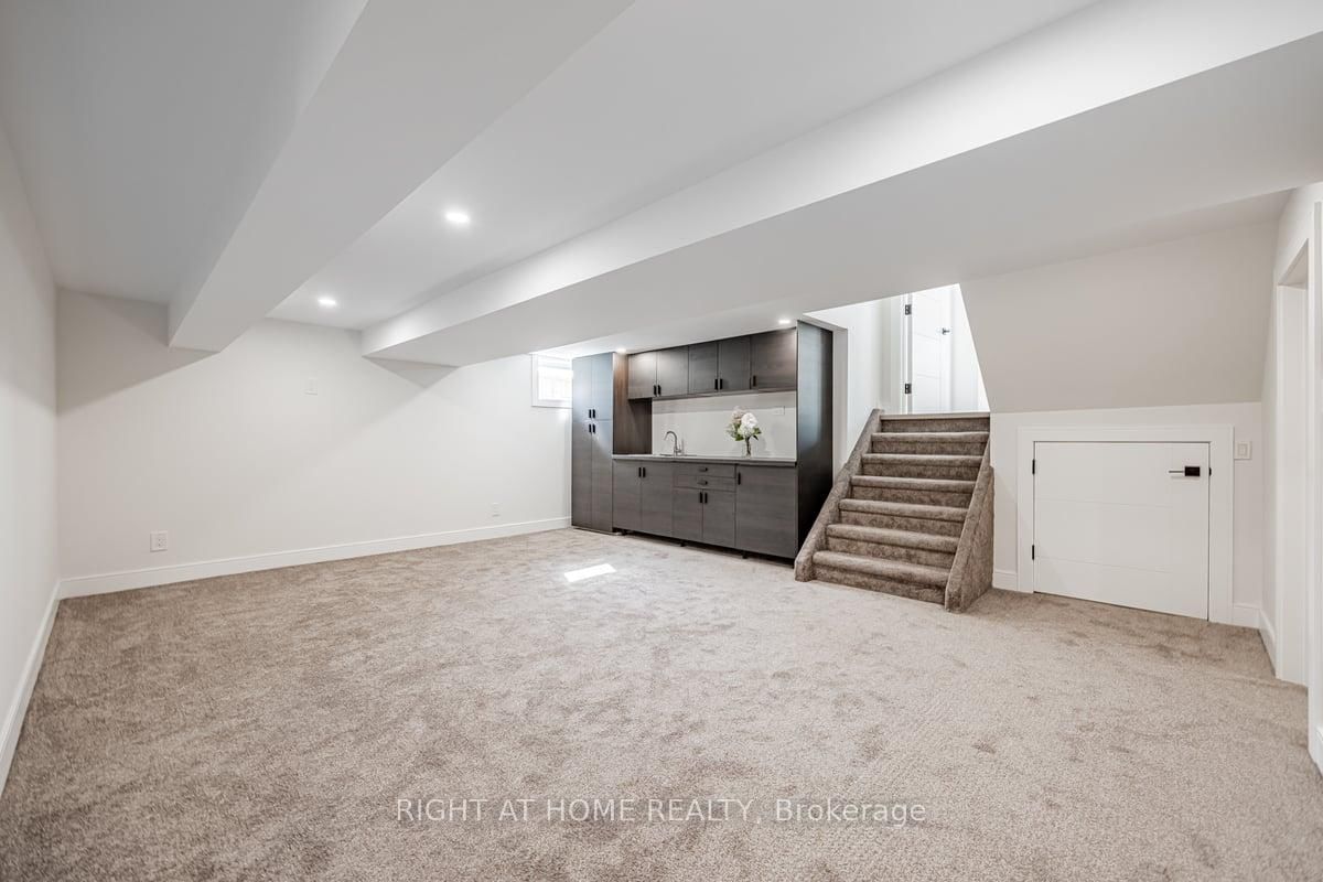 690 Hillman Cres, Mississauga, view 16