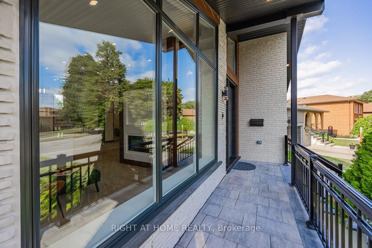 690 Hillman Cres, Mississauga, view 2