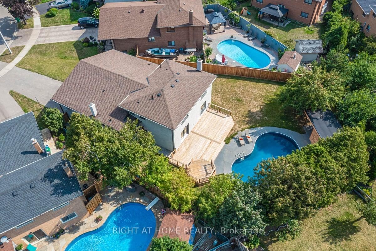 690 Hillman Cres, Mississauga, view 3