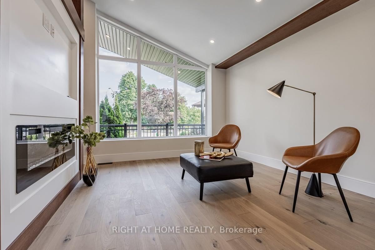 690 Hillman Cres, Mississauga, view 4