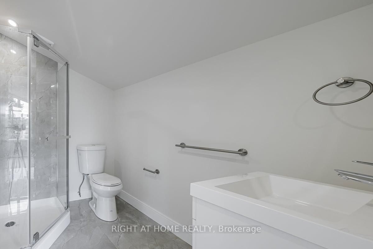 690 Hillman Cres, Mississauga, view 9