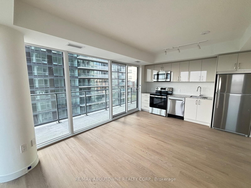 1215 - 4010 Eglinton Avenue W