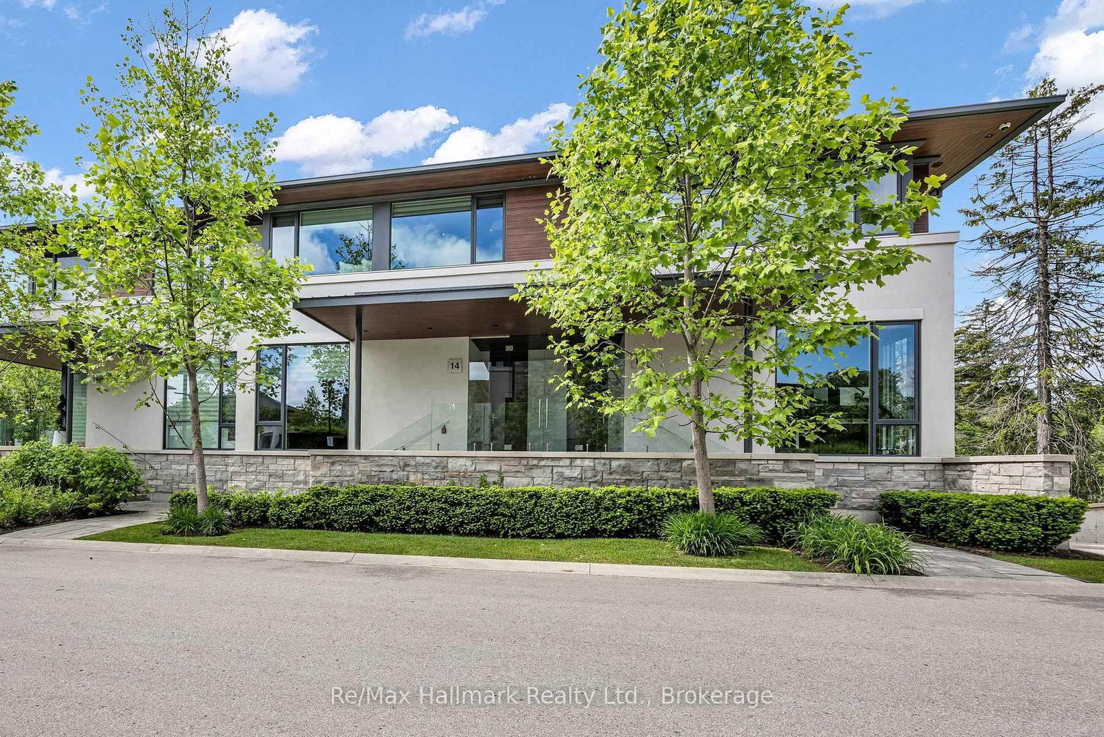 10 MAPLE GROVE Drive • #14 • Oakville, ON photo 2