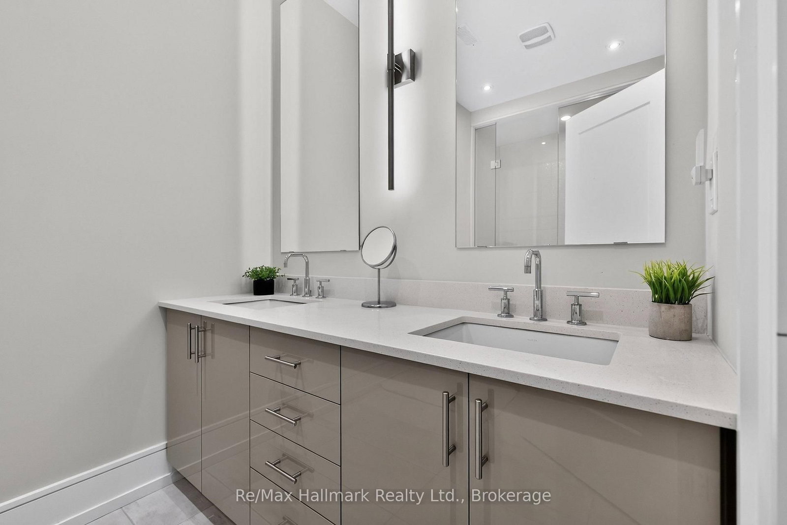 10 MAPLE GROVE Drive • #14 • Oakville, ON photo 40