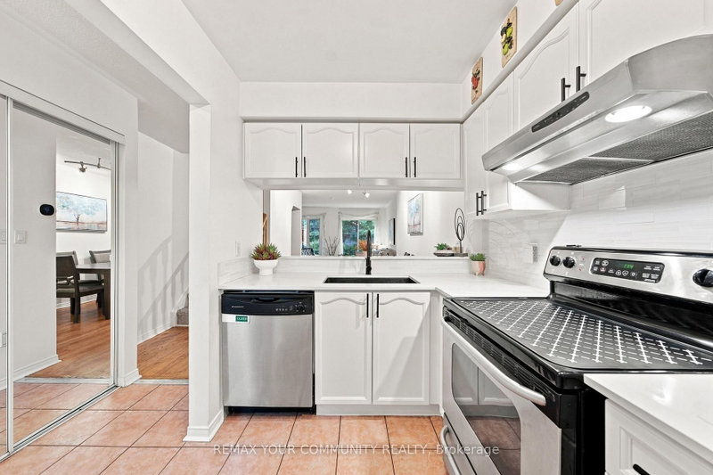 210 Manitoba St photo 5