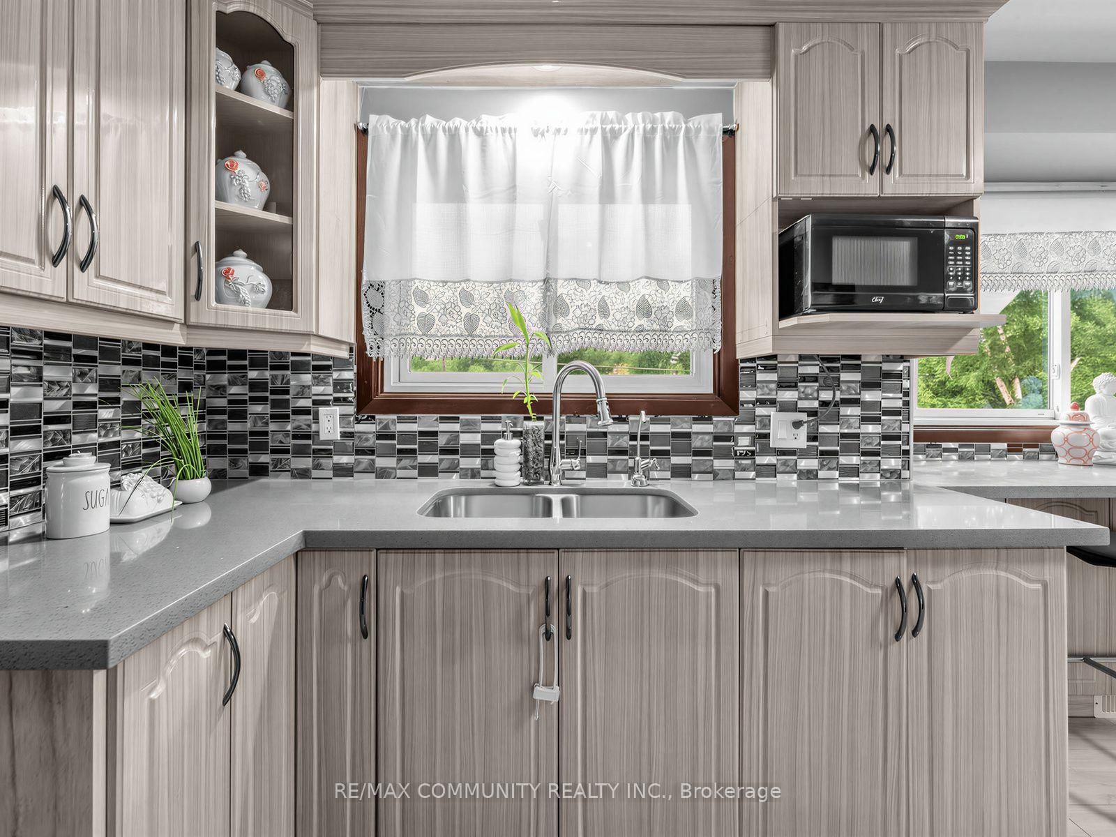1397 Charles Drive • Burlington, ON photo 14