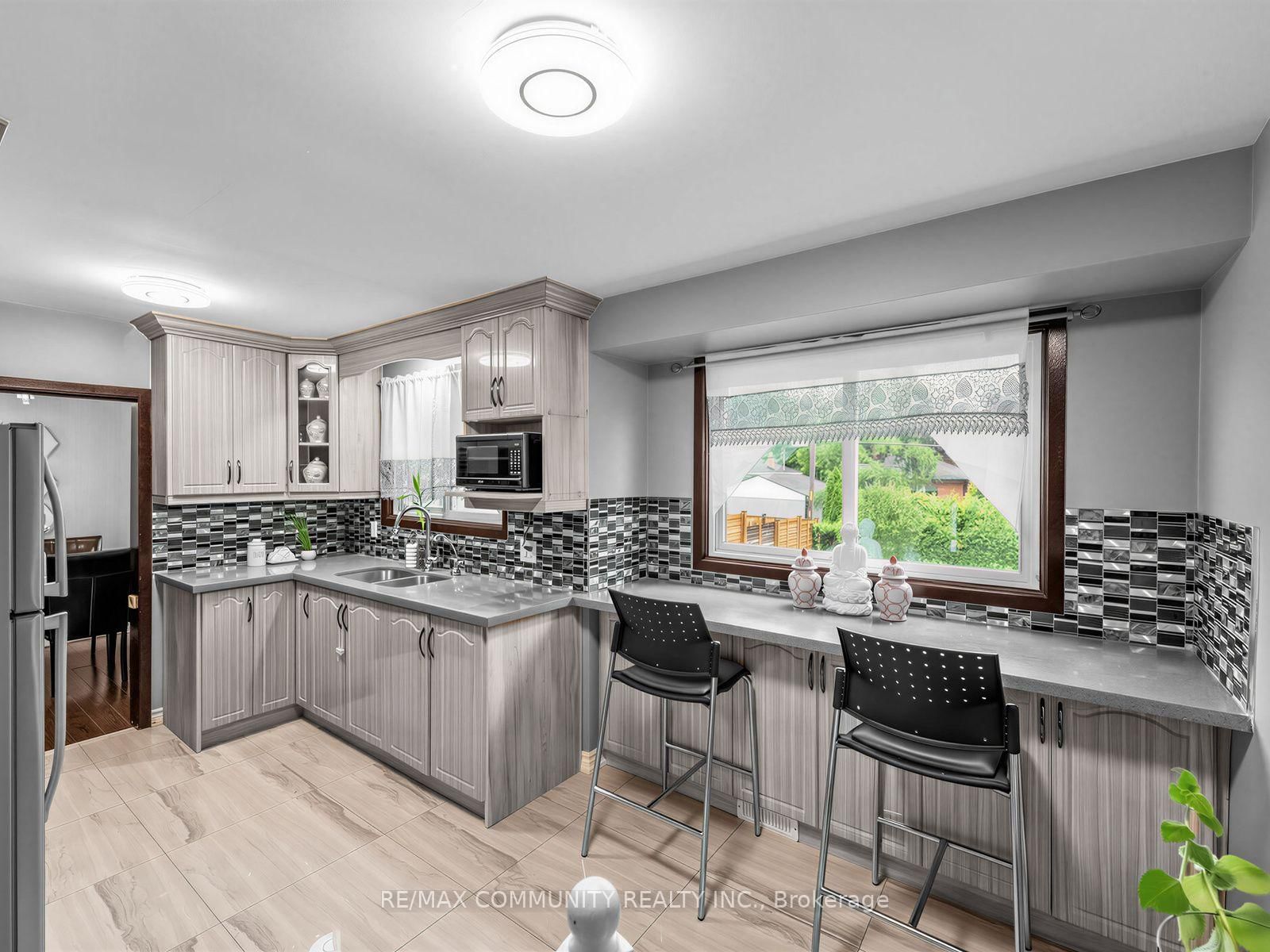 1397 Charles Drive • Burlington, ON photo 18