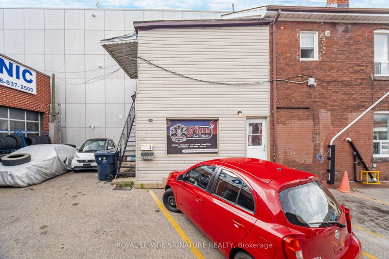 3331 Dundas Street W