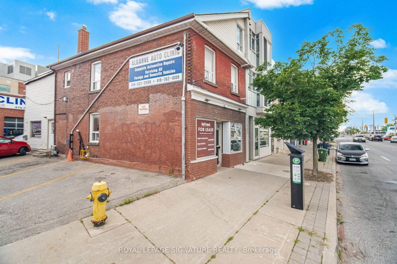 3331 Dundas Street W