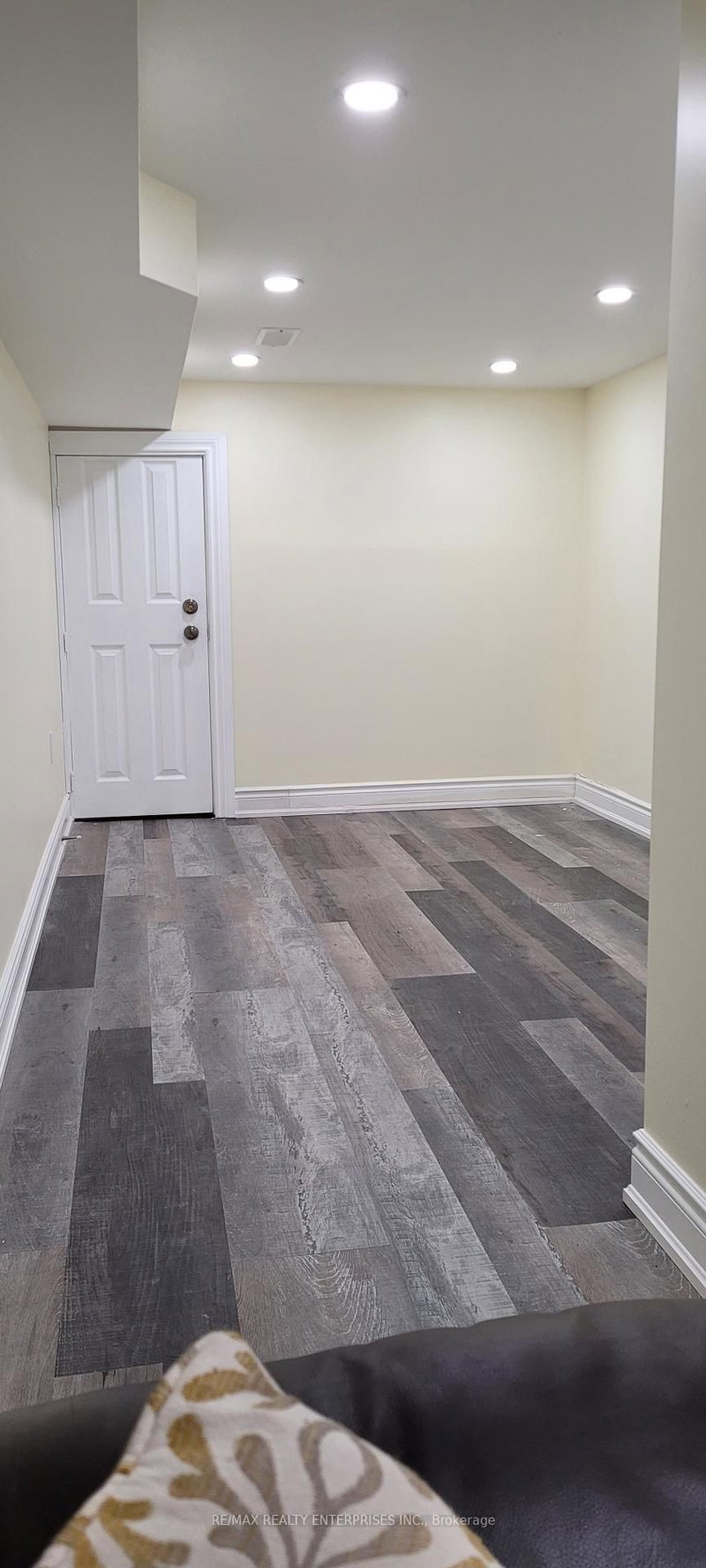 65A Chambers Ave photo 4