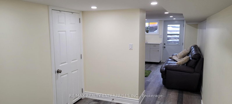 65A Chambers Ave photo 5