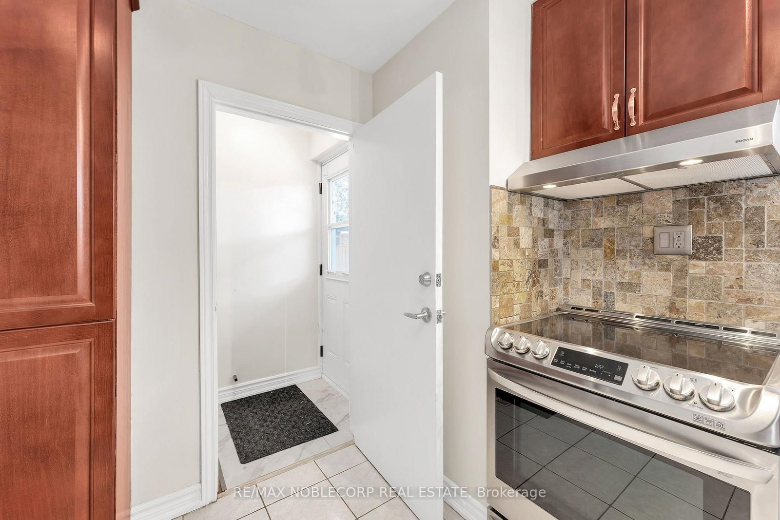 4230 Bloor Street W • Toronto, ON photo 10