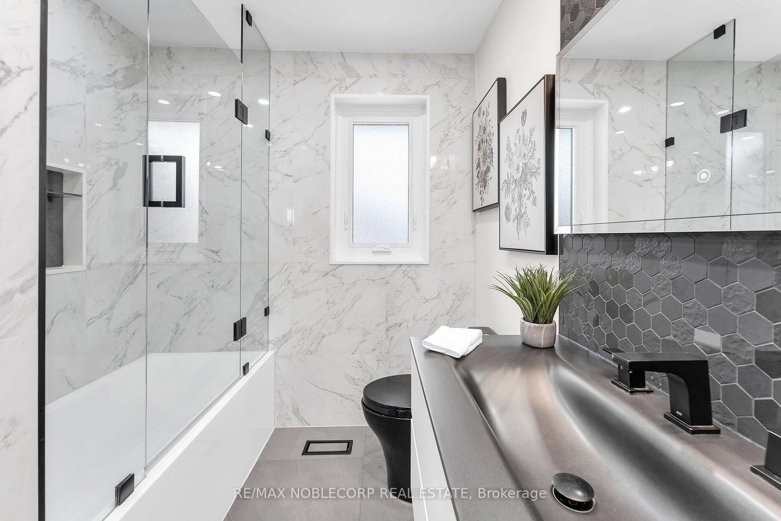 4230 Bloor Street W • Toronto, ON photo 33
