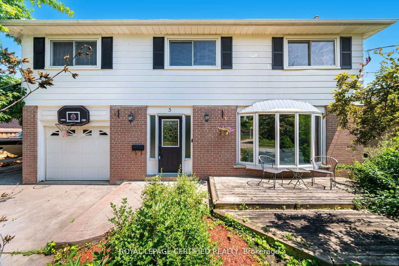 5 Stockman Crescent