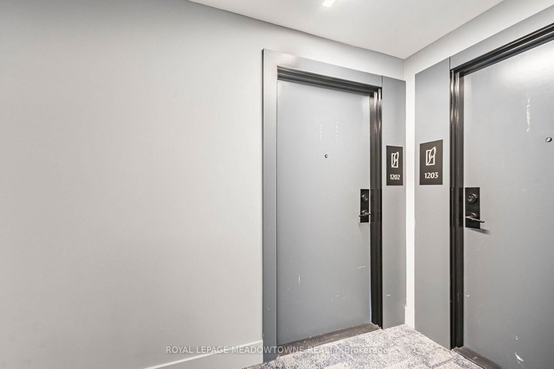 1202 - 430 Square One Drive