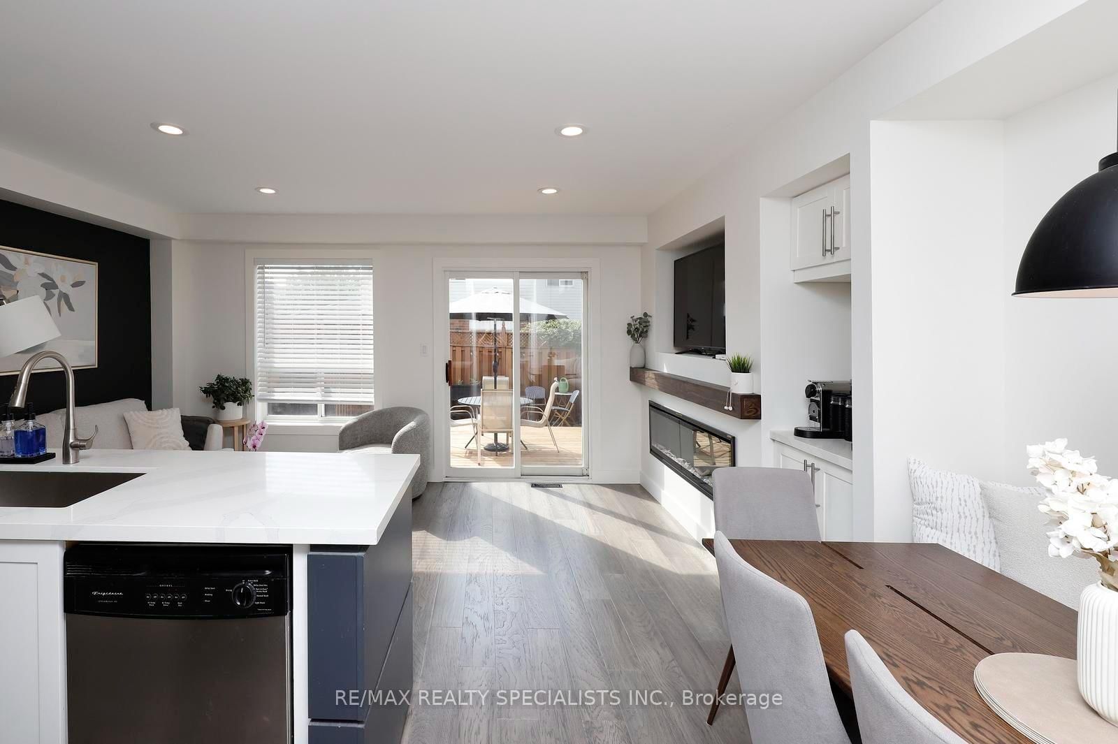 4434 Fairview Street • Burlington, ON photo 12