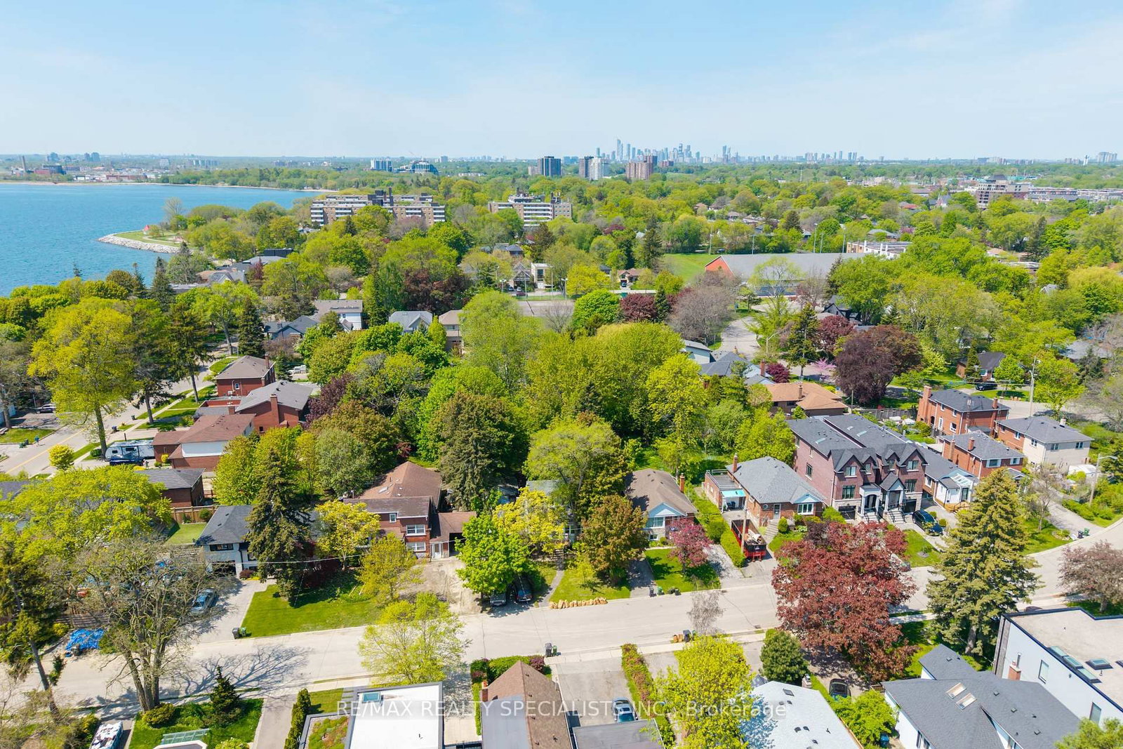 4 Elton Crescent • Toronto, ON photo 4