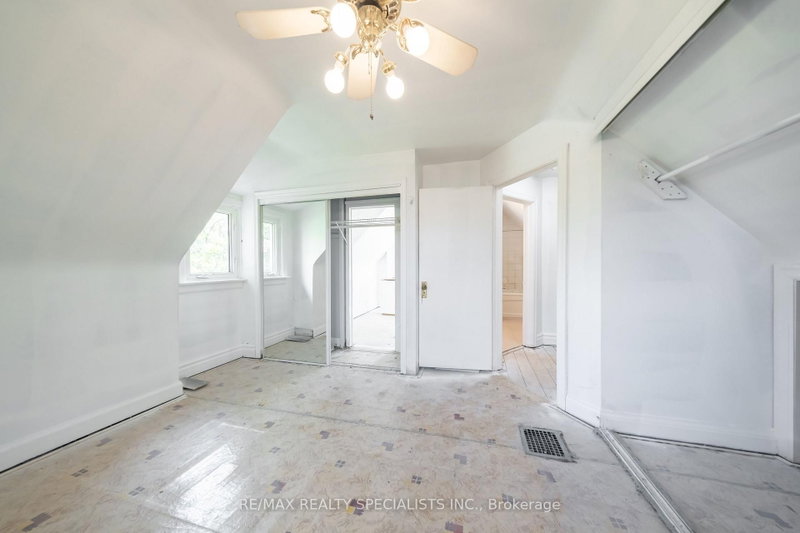 4 Elton Toronto,ON M8W 2X8 — Photo 9