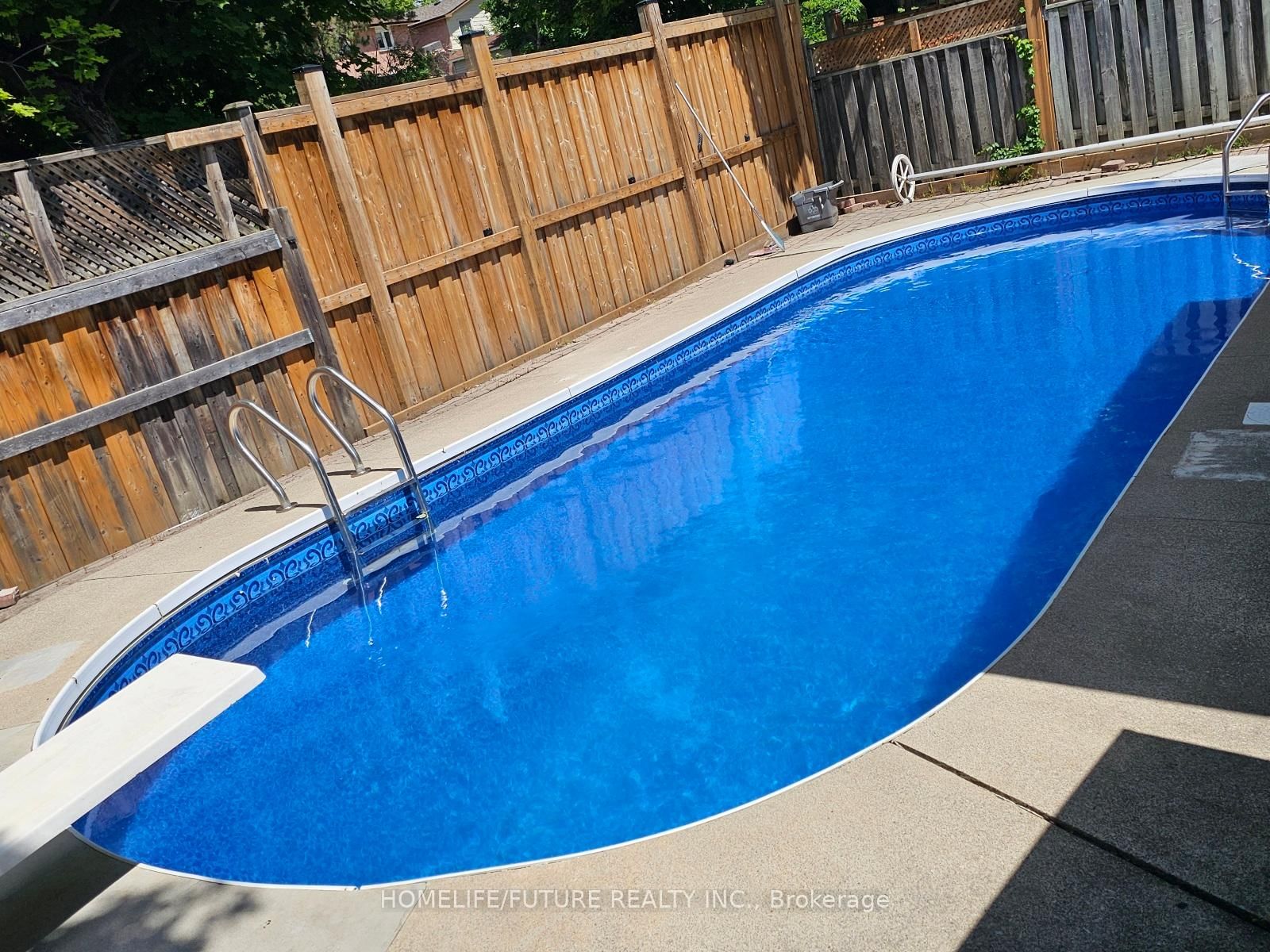 6 Cousins Court • Brampton, ON photo 5