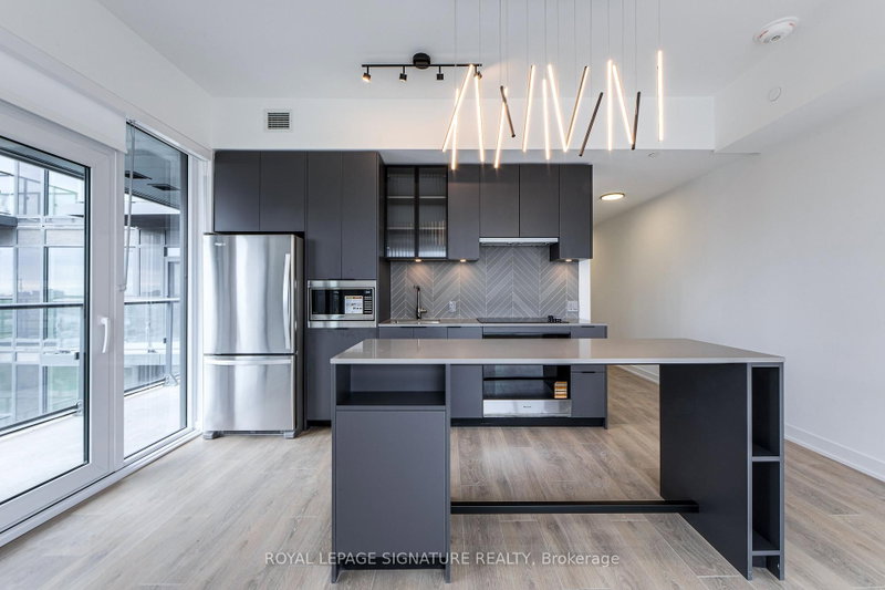 505 - 1037 The Queensway