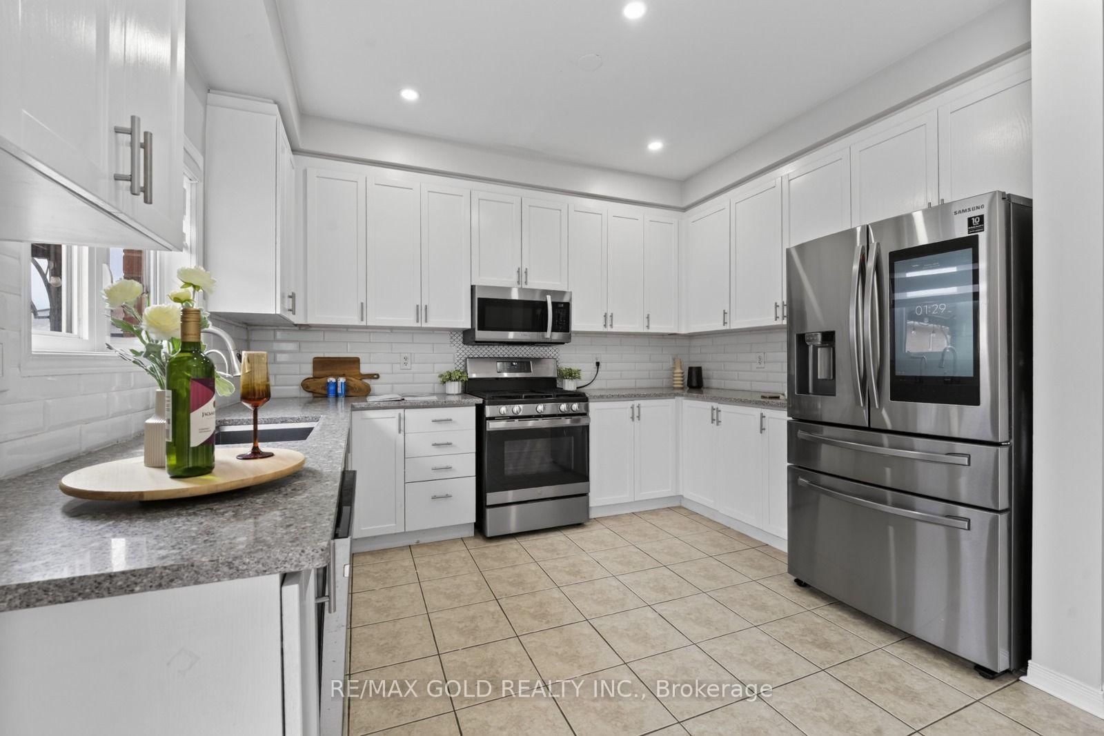106 Meadowlark Drive • Halton Hills, ON photo 8