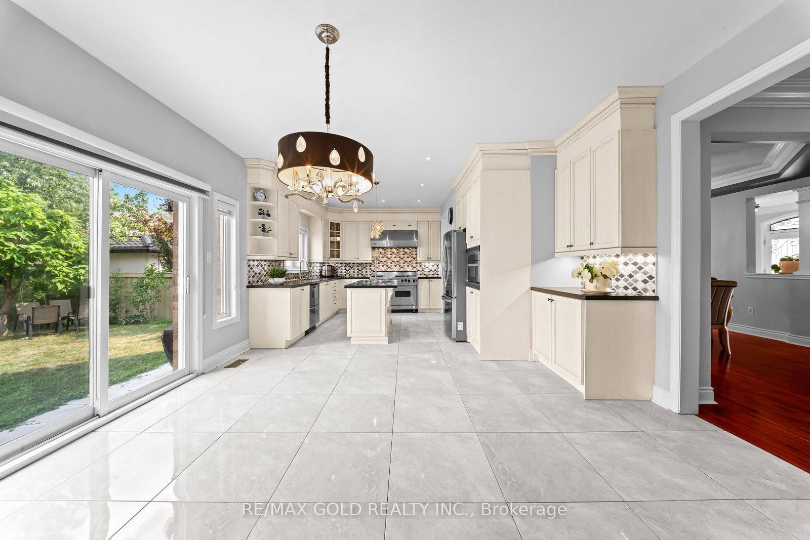 31 Fontainebleu Road • Brampton, ON photo 10