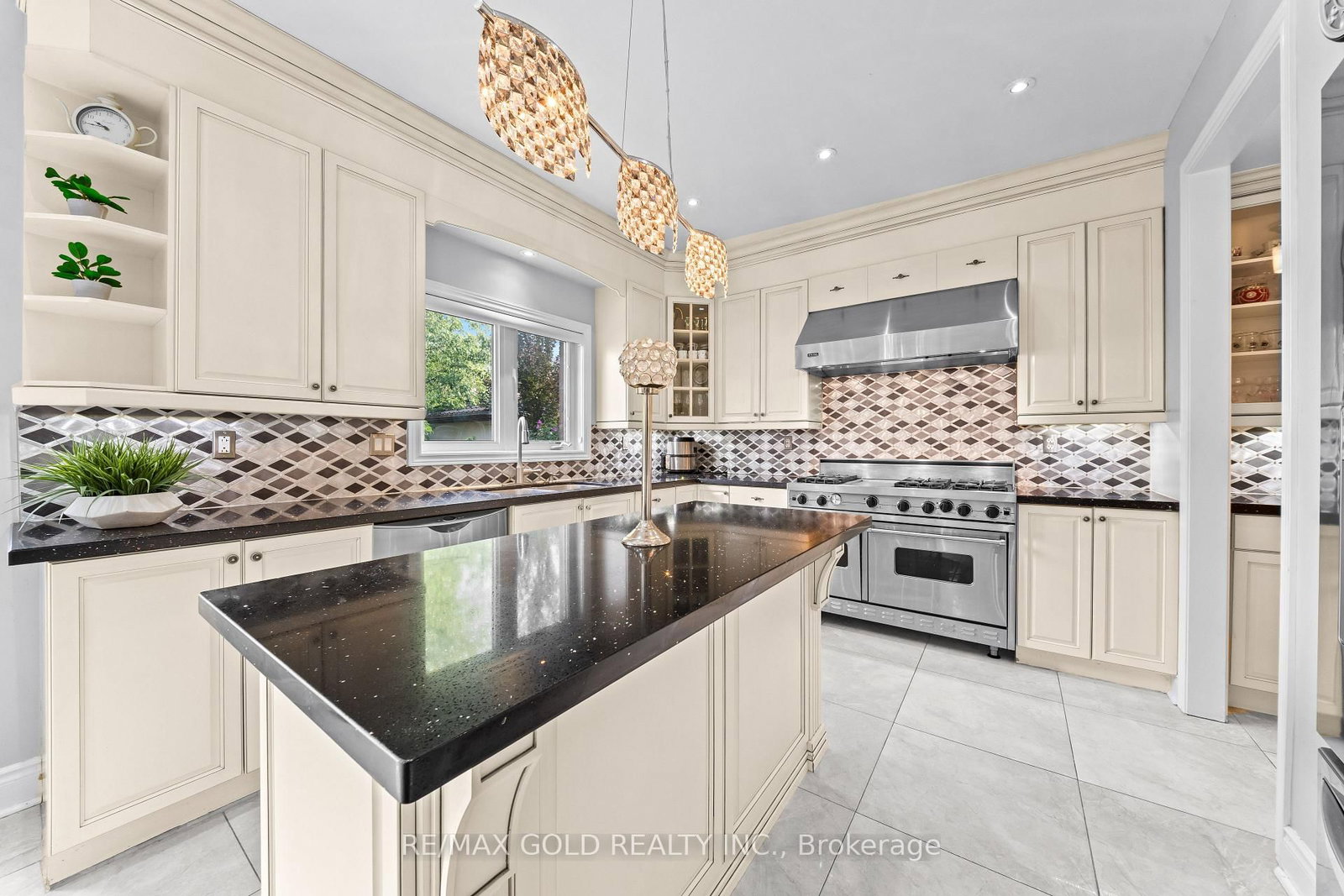 31 Fontainebleu Road • Brampton, ON photo 12