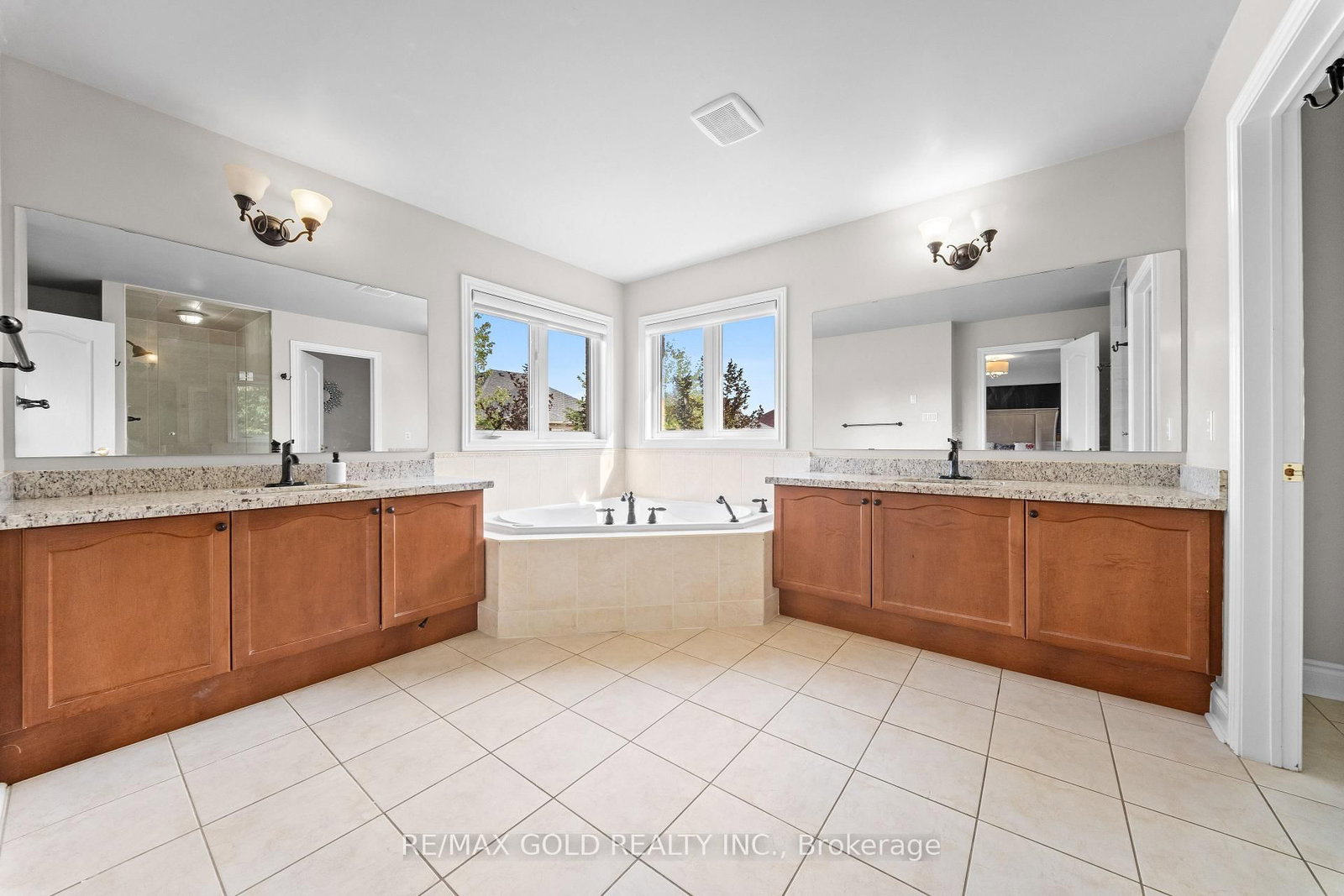 31 Fontainebleu Road • Brampton, ON photo 20