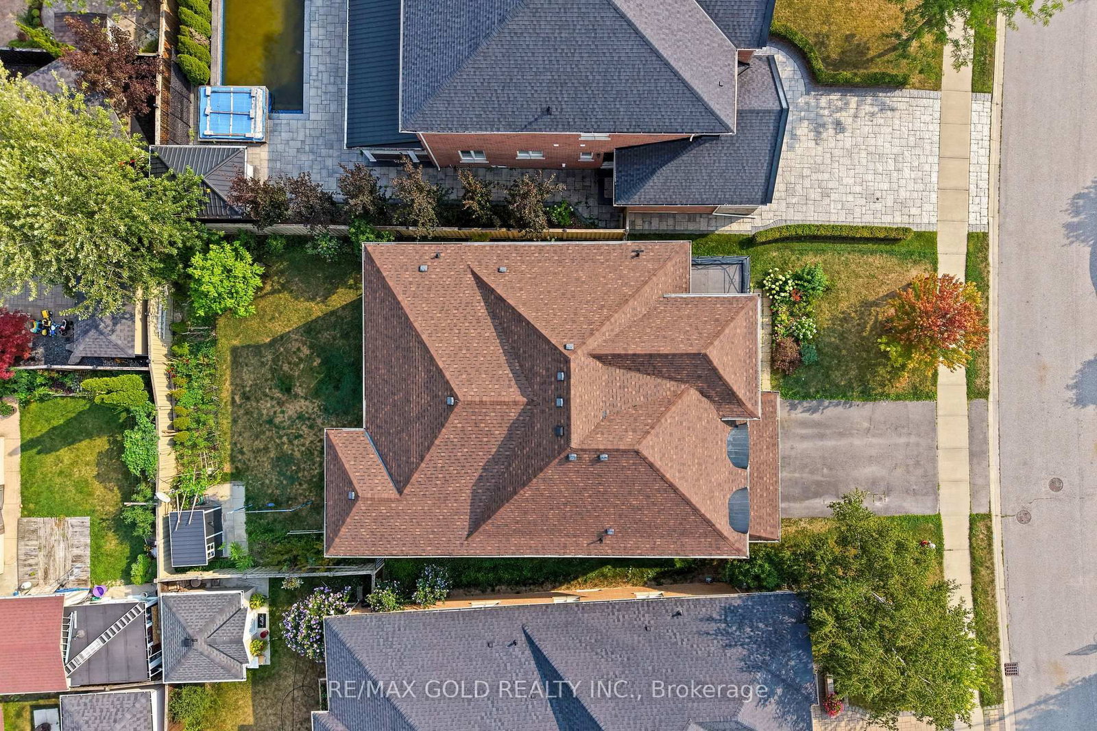 31 Fontainebleu Road • Brampton, ON photo 3