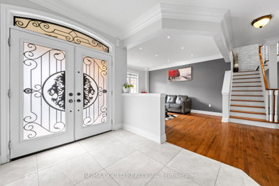 31 Fontainebleu Road • Brampton, ON photo 4
