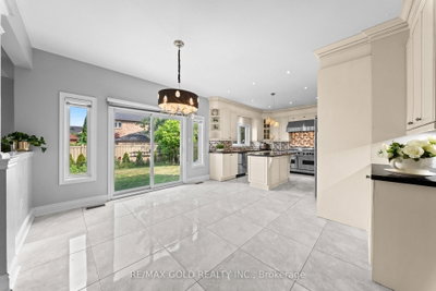 31 Fontainebleu Road • Brampton, ON photo 9