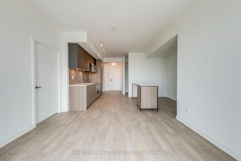 806 - 220 Missinnihe Way