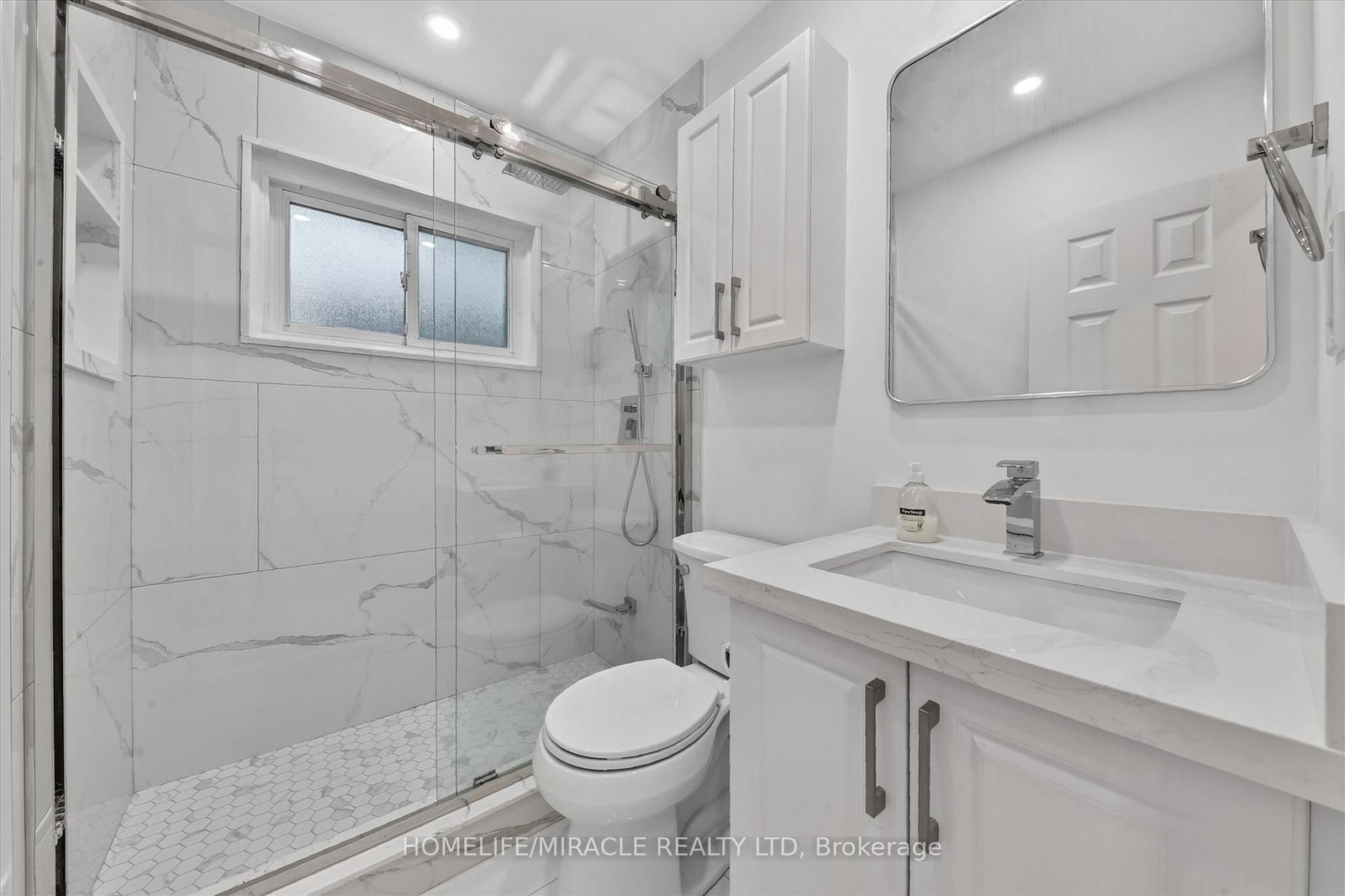 18 Elderfield Crescent • Toronto, ON photo 16