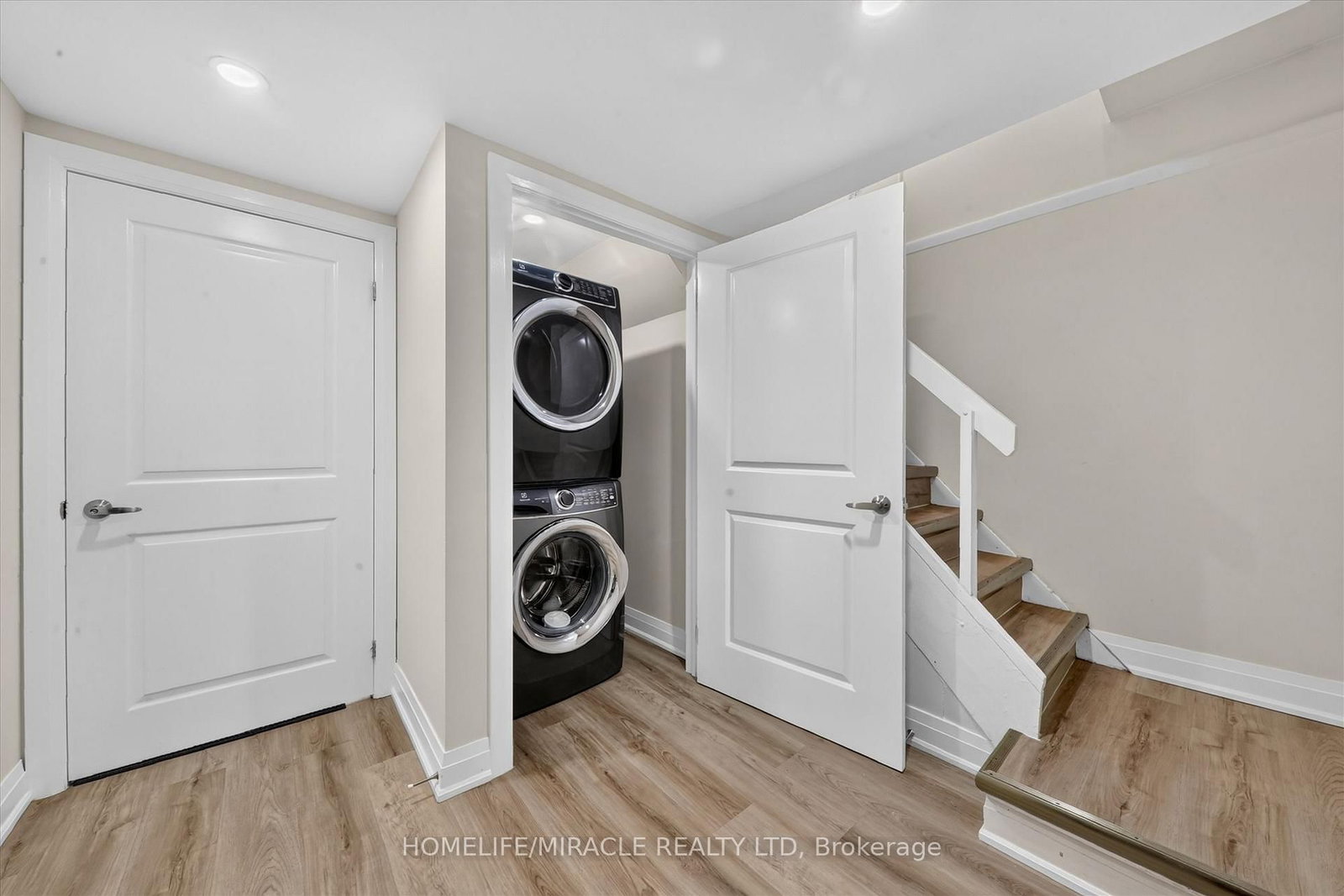 18 Elderfield Crescent • Toronto, ON photo 24