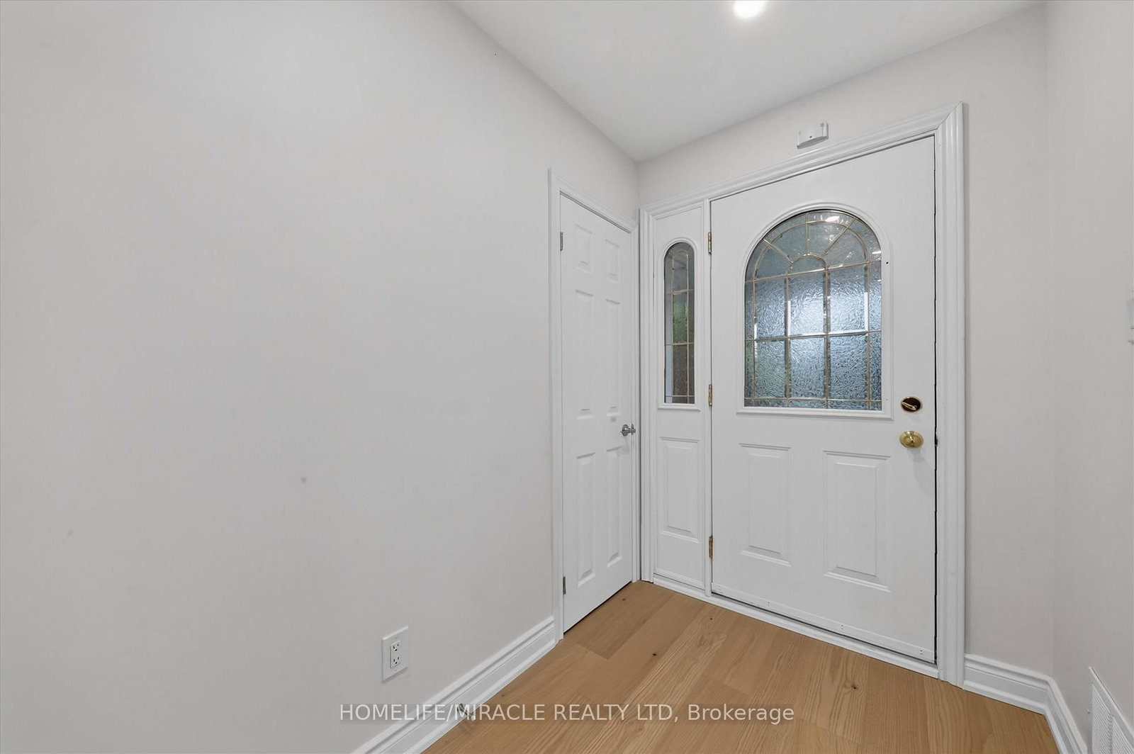 18 Elderfield Crescent • Toronto, ON photo 5